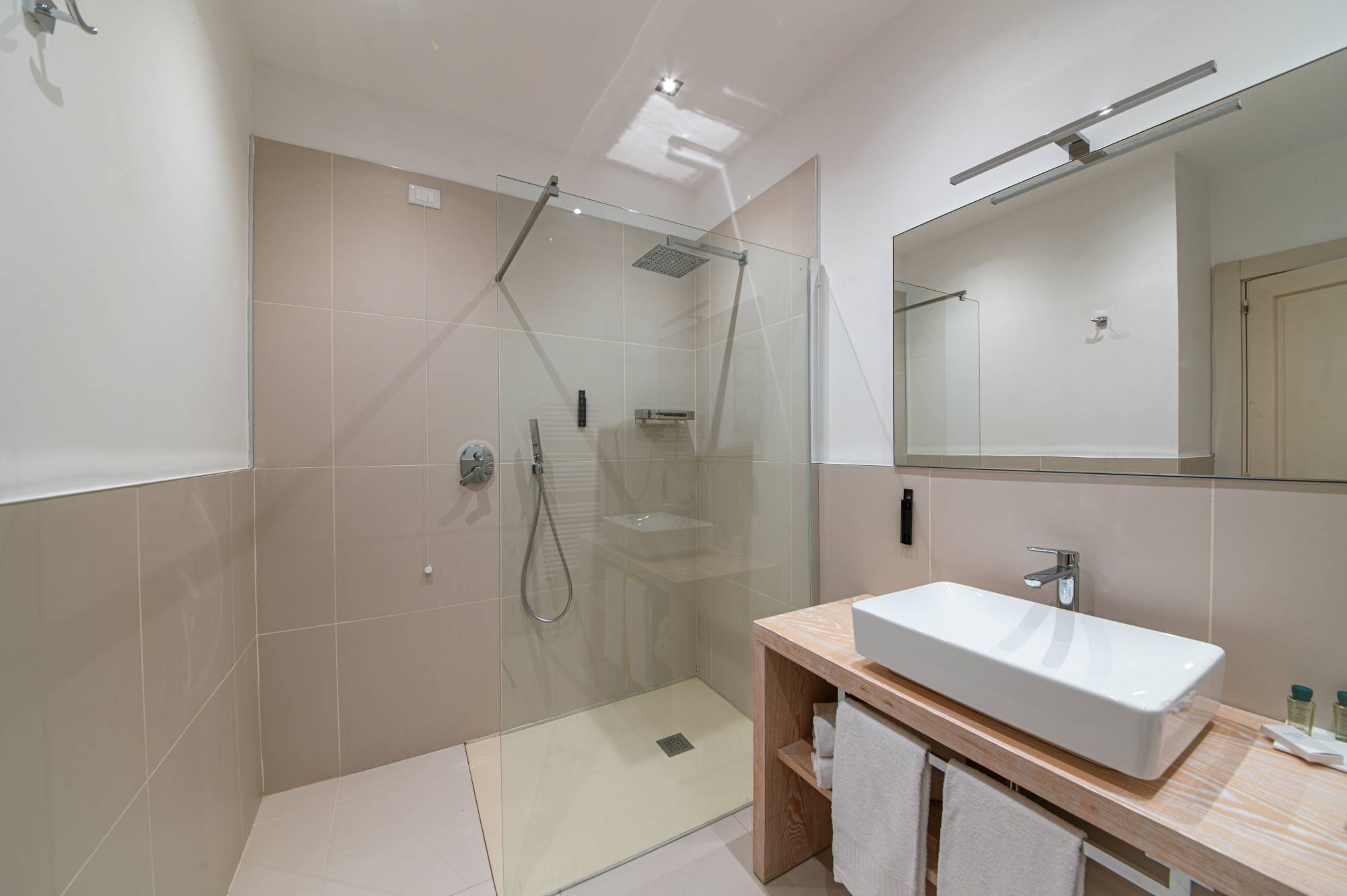 suite_deluxe_camera_tenuta_POGGIO_ANTICO_2026